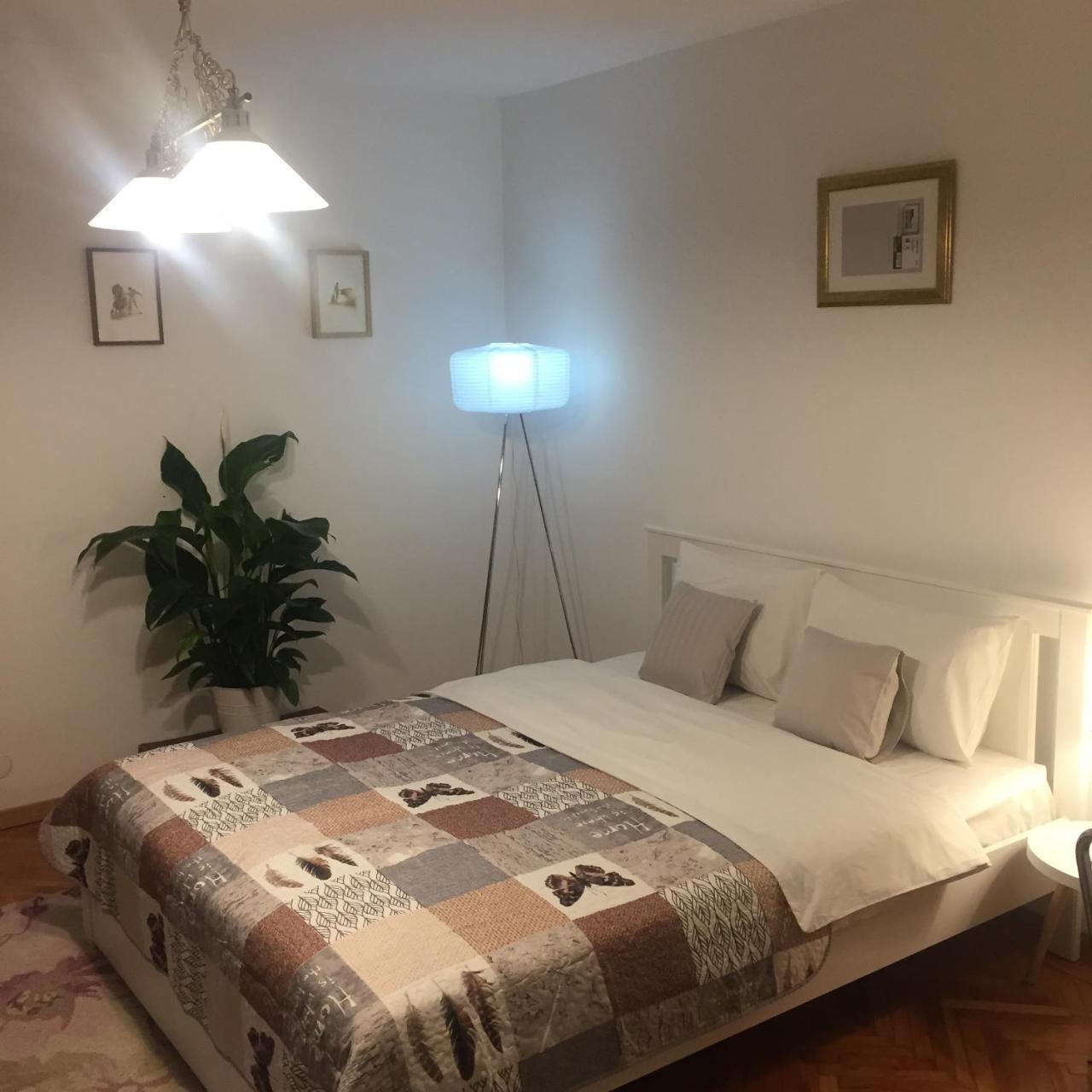 Marcy Studio Apartment Bukares Bagian luar foto