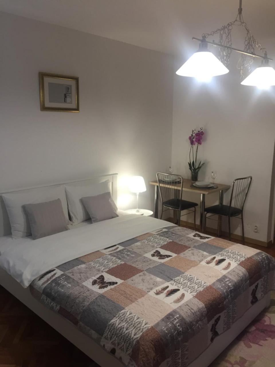 Marcy Studio Apartment Bukares Bagian luar foto